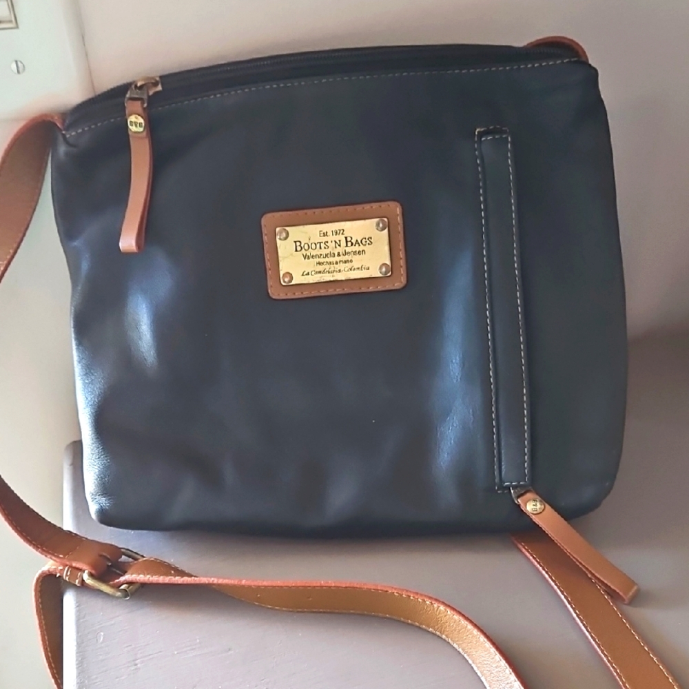 BOOTS 'N BAGS BLSCK LEATHER CROSSBODY